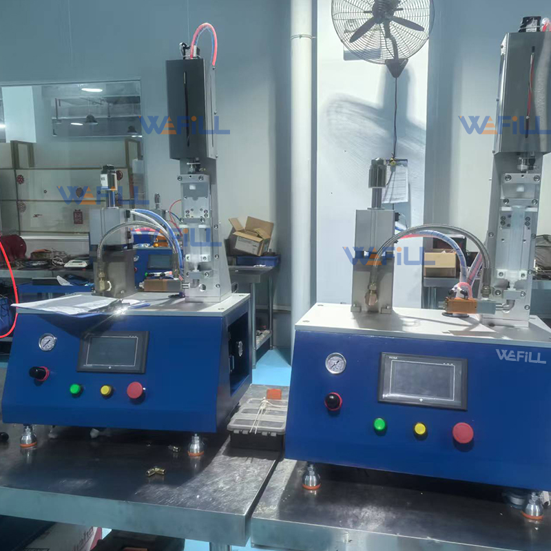Dual piston metering pumps for precise 1:1 ratio AB adhesive dispensing with ±1% accuracy